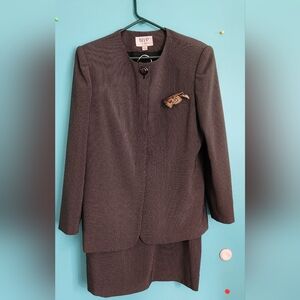 NYP SUITS Dressy Women's Jacket and Skirt Size 16